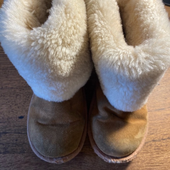 UGG Ellee Kids Boot Size 13 USED - Picture 2 of 7
